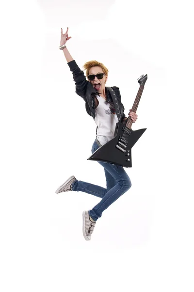 Femme guitariste saute — Photo