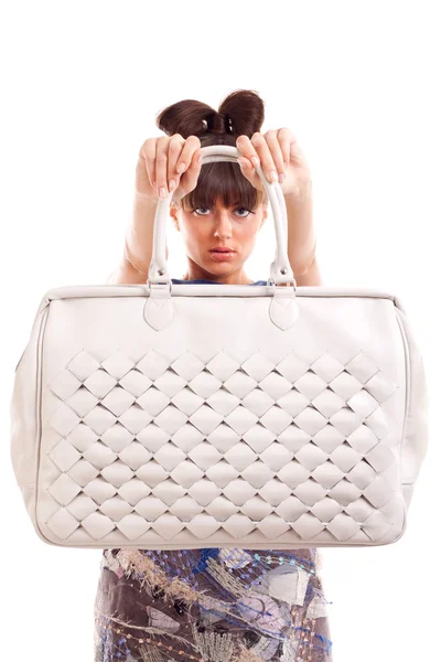 Kvinna presentera handväska — Stockfoto