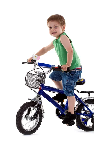 Хлопчик їде на велосипеді — стокове фото