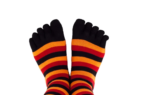 Füße tragen farbige Socken — Stockfoto