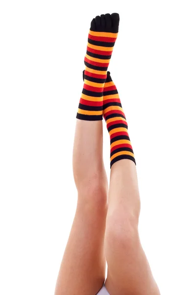 Füße in farbigen Socken — Stockfoto
