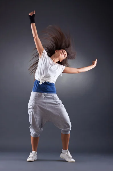 Παθιασμένη νεαρή γυναίκα χορεύτρια — Φωτογραφία Αρχείου