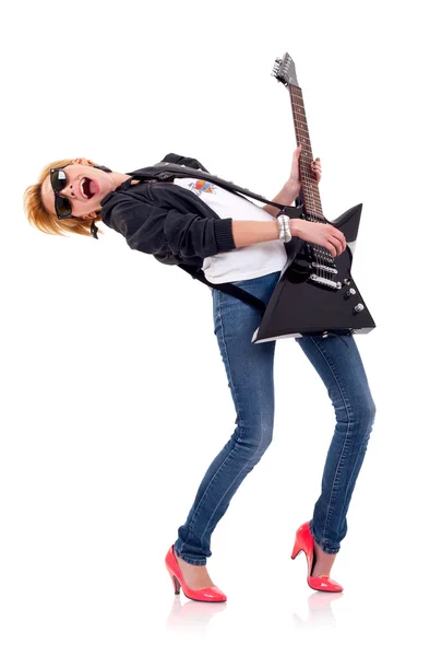 Ξανθιά κοπέλα που παίζει την ηλεκτρική κιθάρα — Φωτογραφία Αρχείου
