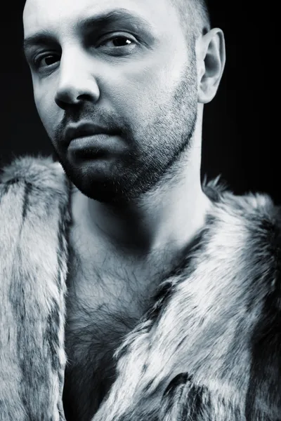 毛皮の肖像画ファッション男性 ストック写真