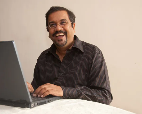 Indian man with computer — Stock Photo, Image