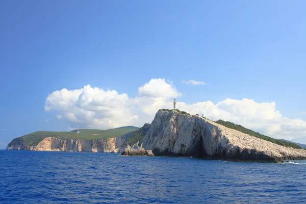 在爱奥尼亚海夫卡的岛上的灯塔 — 图库照片