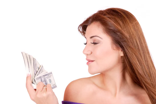 Молодая женщина держит деньги в руке — стоковое фото