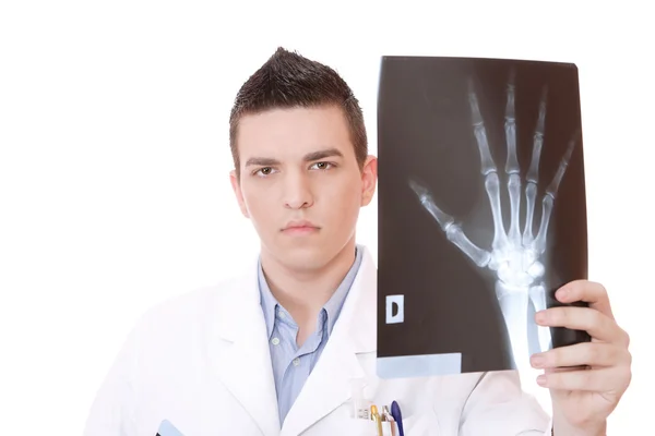 Kaukasische Mitte erwachsener männlicher Arzt hält Röntgenbilder hoch — Stockfoto