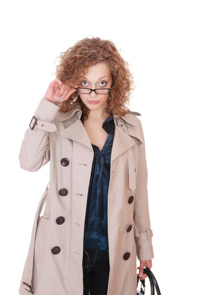 Vrouw dragen trenchcoat — Stockfoto