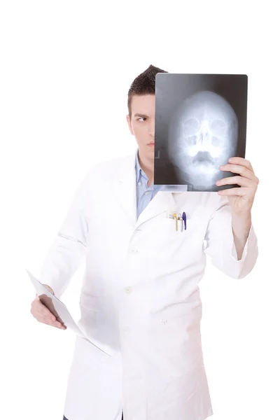 Kaukaski lekarz mężczyzna trzyma xrays — Zdjęcie stockowe