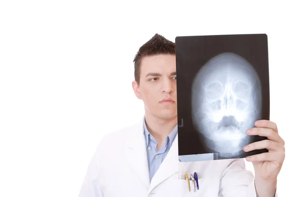 Medico maschio caucasico che regge le radiografie — Foto Stock