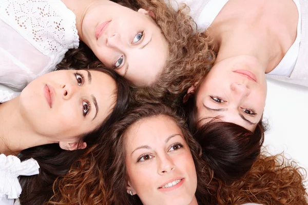 Gruppe fröhlich lachender hübscher Mädchen — Stockfoto