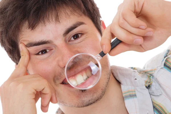 Ο άνθρωπος εξετάζοντας τα δόντια του — Φωτογραφία Αρχείου