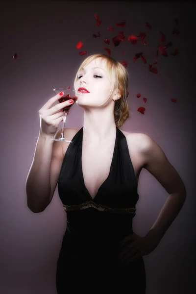 Piękne blond kobieta ze szkła — Zdjęcie stockowe