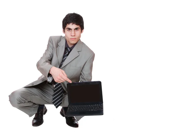 Hombre de negocios mostrando una computadora portátil —  Fotos de Stock