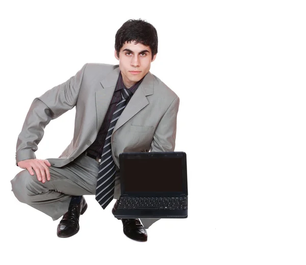 노트북을 표시 하는 비즈니스 남자 — 스톡 사진
