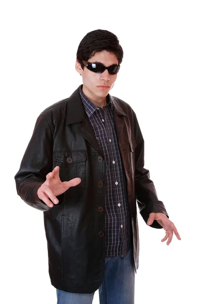 Een knappe man in een lederen jas — Stockfoto