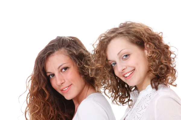 Zwei glückliche junge Freundinnen — Stockfoto