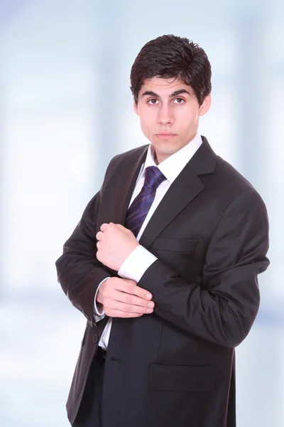 Jonge zakenman permanent — Stockfoto