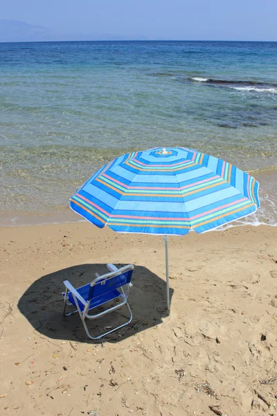 Μια κενή καρέκλα σε μια παραλία — Φωτογραφία Αρχείου
