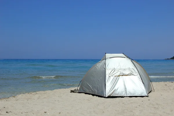 Tent on the beach — Stock Photo, Image