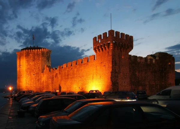 Castelo à noite na Croácia — Fotografia de Stock