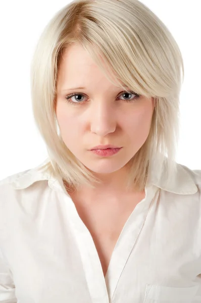 Hermosa rubia adolescente en blanco — Foto de Stock