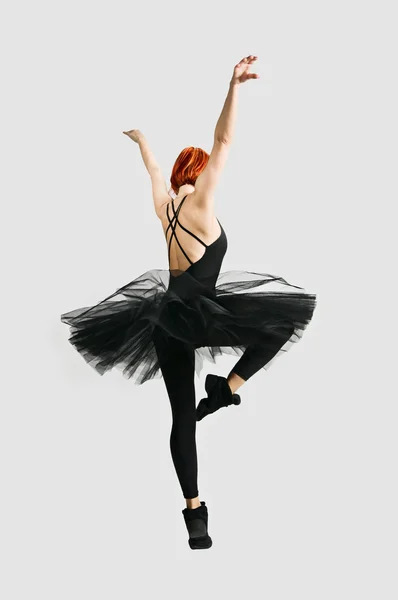 Belle ballerine portant tutu noir — Photo