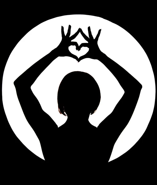 Silhueta de mulher mostrando sinal de coração — Fotografia de Stock