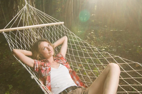 Beautiful woman relaxing in hammock — Stock Photo, Image