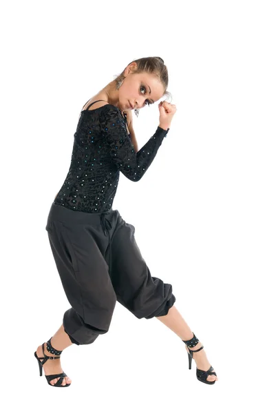 Yüksek topuklu giyen modern dansçı — Stok fotoğraf