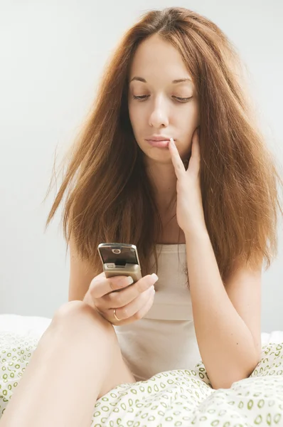 Woman in bed with phone — Stock Photo, Image