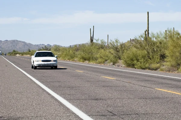 Conduciendo en el desierto — Foto de Stock
