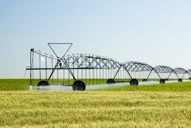 Center pivot irrigation system clipart