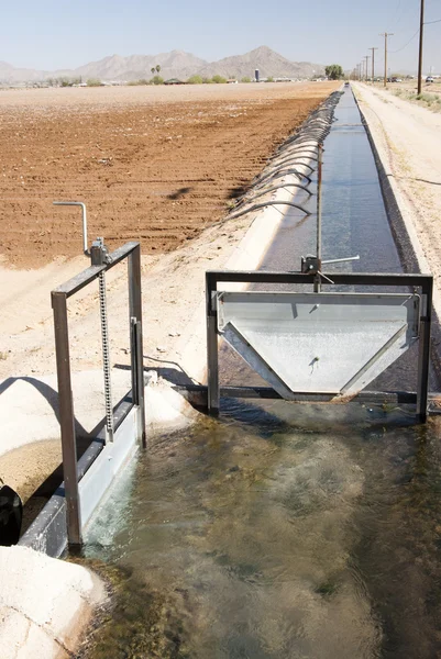 Canale di irrigazione — Foto Stock