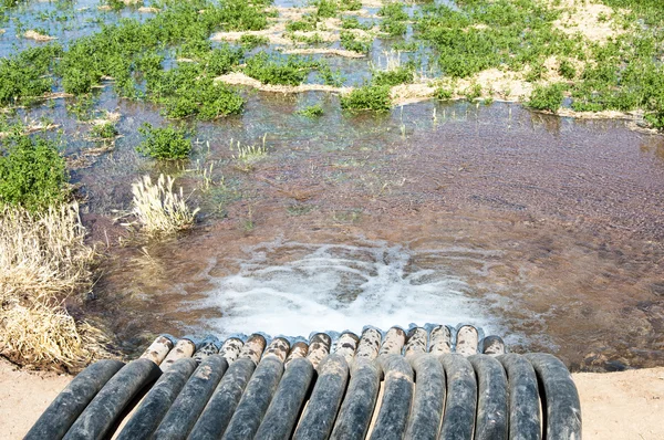 灌溉运河及虹吸管 免版税图库照片