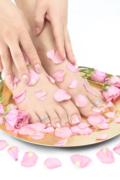 Beautiful woman feet with flowers — Stock Photo, Image