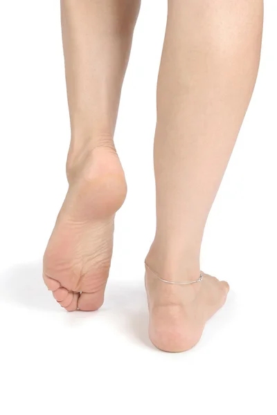 女性の足と白で隔離 — ストック写真