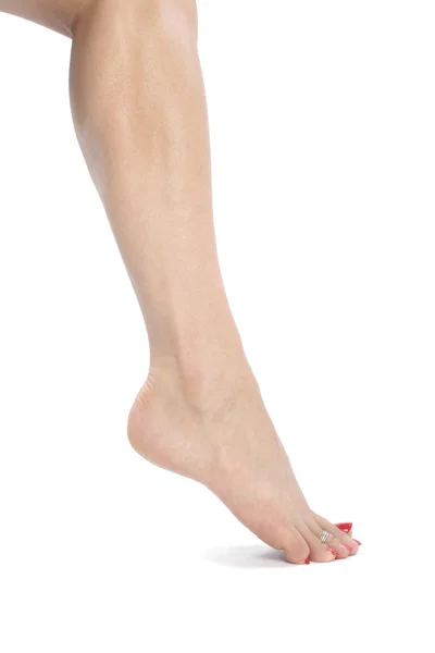 Γυναικεία πόδια πάνω από το λευκό — Φωτογραφία Αρχείου