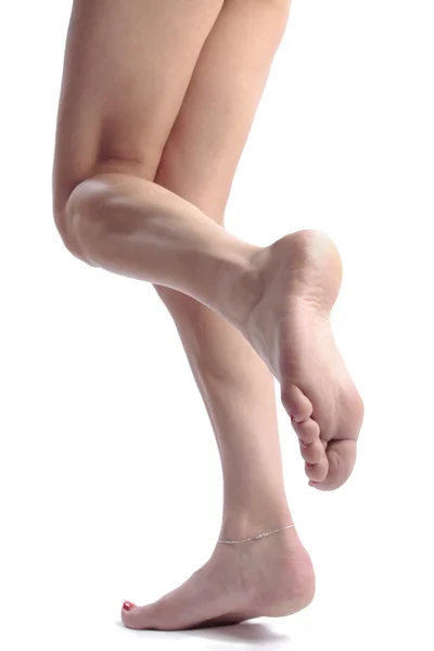 Γυναίκα τα πόδια απομονωθεί σε λευκό — Φωτογραφία Αρχείου