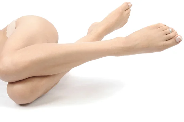Beyaz bitti izole kadın bacakları — Stok fotoğraf
