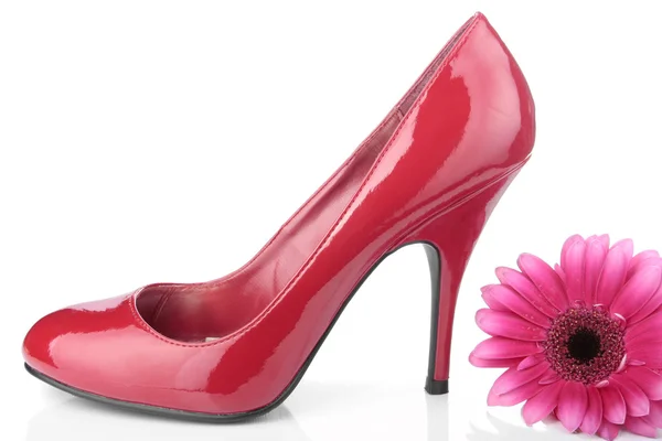 Красные женские туфли поверх белых — стоковое фото