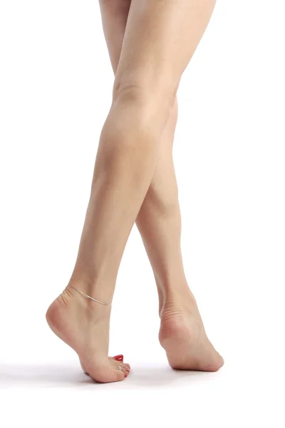 Kvinna ben över vita — Stockfoto
