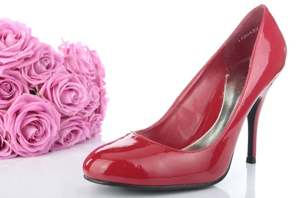 Röd kvinna skor över vita — Stockfoto
