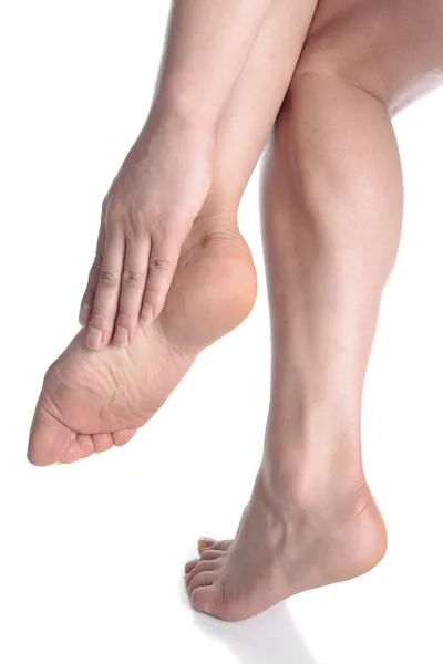 Femme pieds sur blanc — Photo
