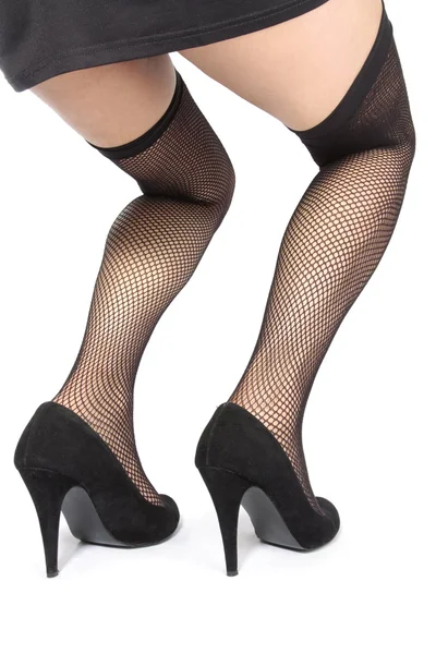 Vacker kvinna ben strumpor med klackar över vit ba — Stockfoto