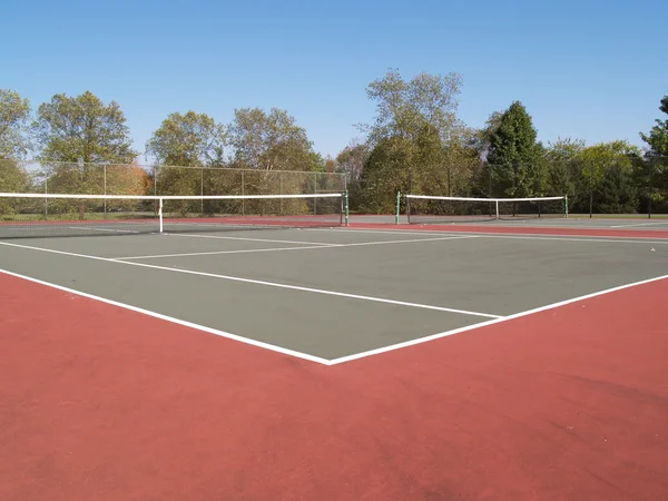 Court de tennis extérieur — Photo