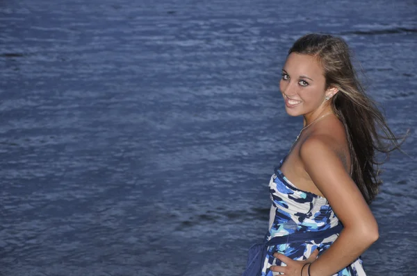 Adolescente menina closeup na praia — Fotografia de Stock
