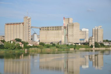 fabrikalar Nehri üzerinde