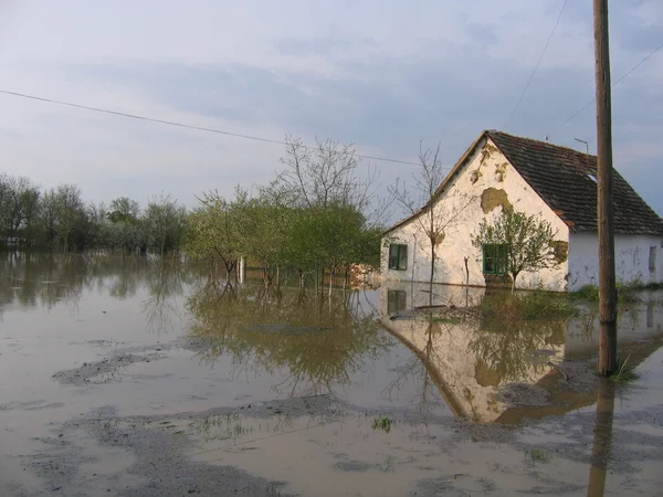 Översvämning, floden, katastrof, orkanen, tak — Stockfoto